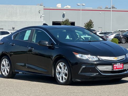 Used 2017 Chevrolet Volt Premier w/ Driver Confidence II Package FWD image 5