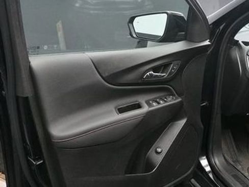 Used 2023 Chevrolet Equinox RS AWD/4WD image 9
