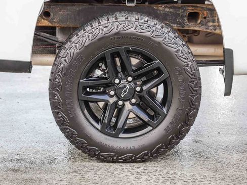 Used 2024 Chevrolet Silverado 1500 LT Trail Boss AWD/4WD image 12