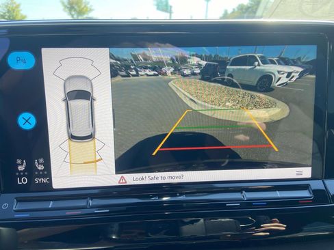 New 2026 Volkswagen Atlas Cross Sport SE image 27