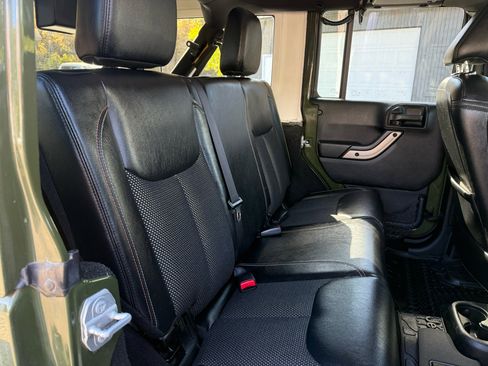 Used 2016 Jeep Wrangler Unlimited Sahara image 12