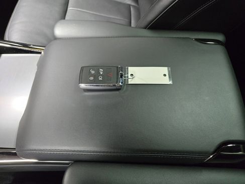 Used 2025 Land Rover Range Rover Sport SE image 30