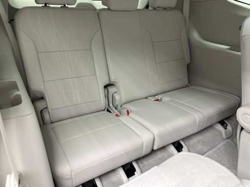 Used 2025 Buick Enclave Avenir image 20