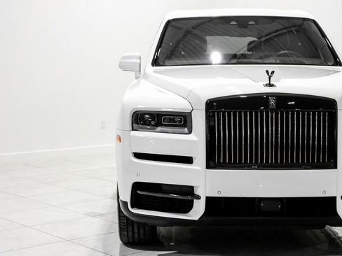 Used 2022 Rolls-Royce Cullinan Black Badge AWD/4WD image 42