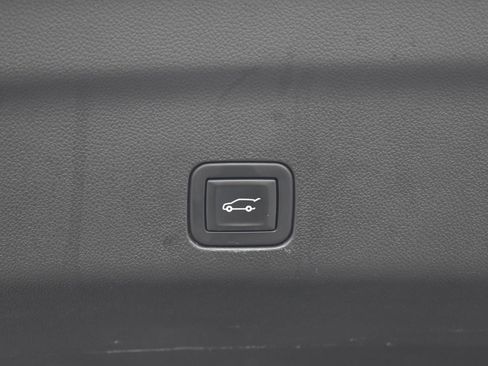 Used 2021 Chevrolet Suburban High Country image 30