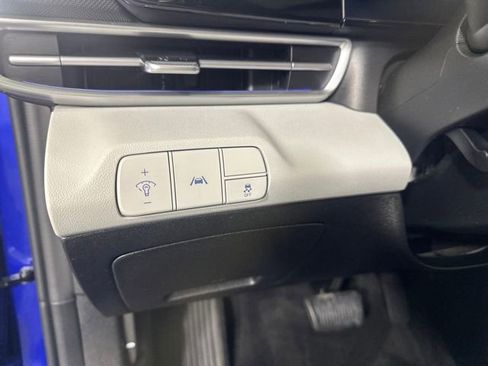 Used 2023 Hyundai Elantra Limited image 19