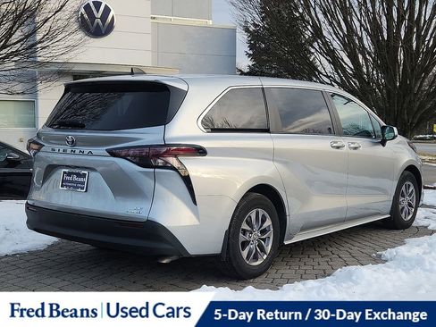 Used 2023 Toyota Sienna LE image 6