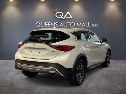Used 2017 INFINITI QX30 Premium w/ Navigation Package AWD/4WD image 6