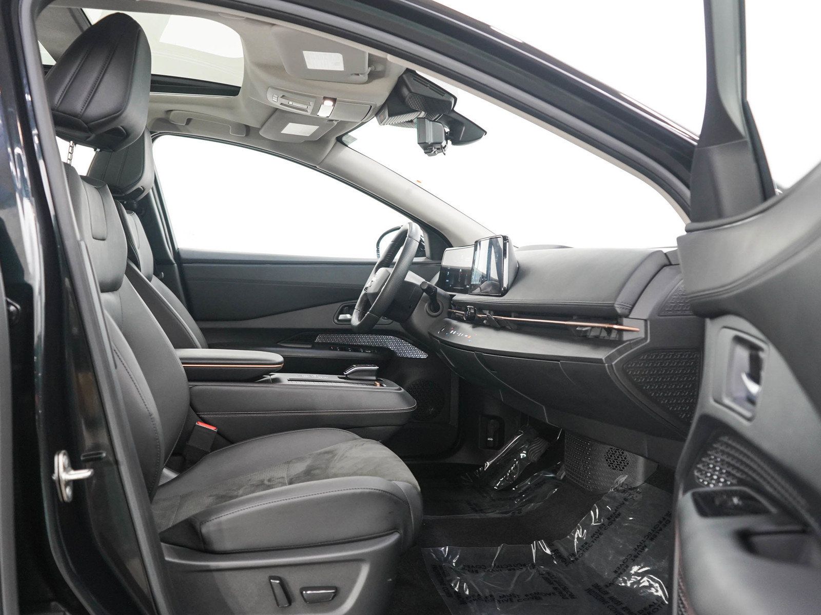 Used 2024 Nissan Ariya AWD image 11