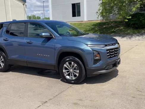 Used 2025 Chevrolet Equinox LT FWD image 2