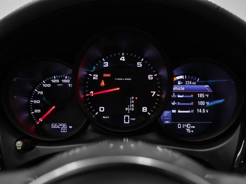 Certified 2020 Porsche Macan AWD/4WD image 29