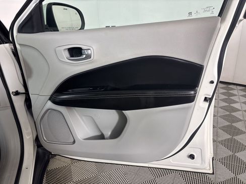 Used 2020 Jeep Compass Latitude image 27