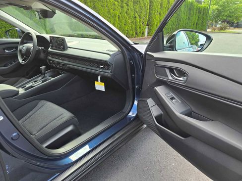 New 2025 Honda Accord SE image 10