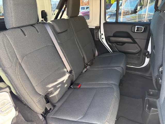 Used 2025 Jeep Wrangler Unlimited Sahara AWD/4WD image 20