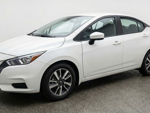 Used 2025 Nissan Versa SV FWD image 3