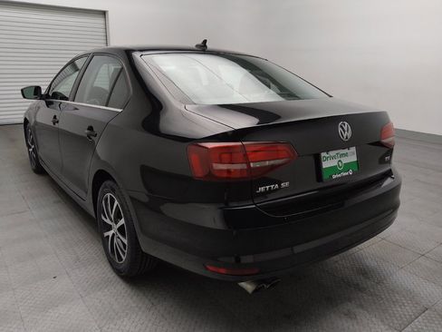 Used 2017 Volkswagen Jetta SE FWD image 5