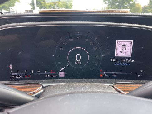 Used 2021 Cadillac Escalade ESV Premium Luxury w/ Driver Assist Tech Package AWD/4WD image 6