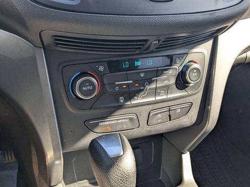 Used 2017 Ford Escape SE image 16