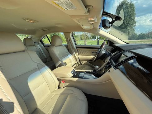 Used 2013 Ford Taurus Limited FWD image 13