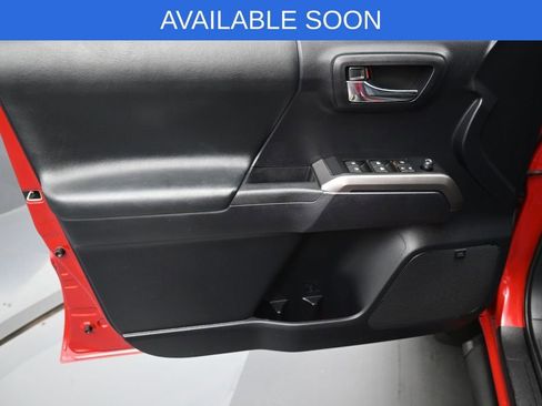 Used 2020 Toyota Tacoma Limited AWD/4WD image 11