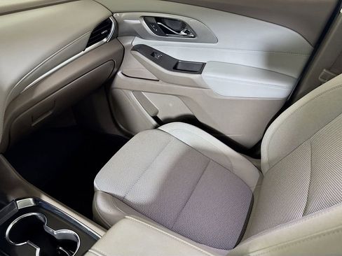 Used 2020 Chevrolet Traverse LT FWD image 20