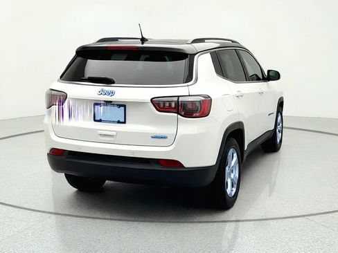 Used 2018 Jeep Compass Latitude w/ Popular Equipment Group FWD image 5
