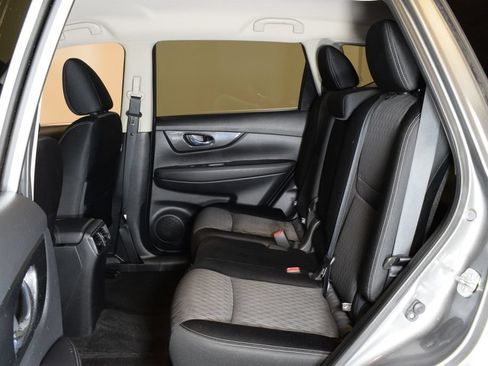 Used 2017 Nissan Rogue SV AWD/4WD image 26