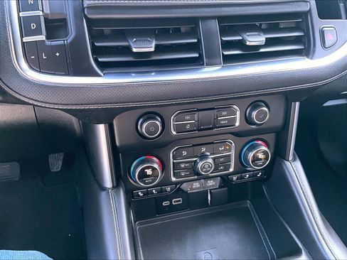 Used 2024 Chevrolet Suburban Premier image 28