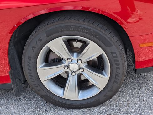 Used 2019 Dodge Challenger SXT RWD image 11