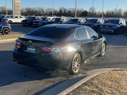 Used 2023 Toyota Camry SE image 7