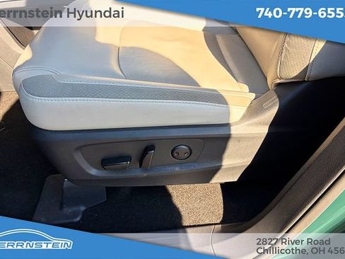 Used 2024 Nissan Pathfinder SL w/ Black Appearance Package AWD/4WD image 16