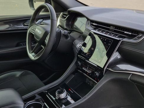 Used 2023 Jeep Grand Cherokee Altitude image 10