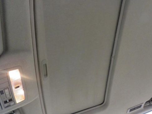 Used 2013 Toyota Highlander Limited image 34