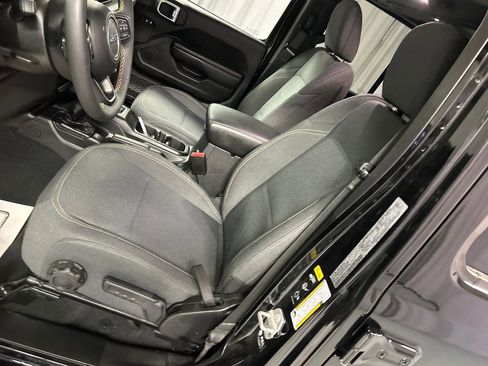 Used 2024 Jeep Gladiator Sport image 12