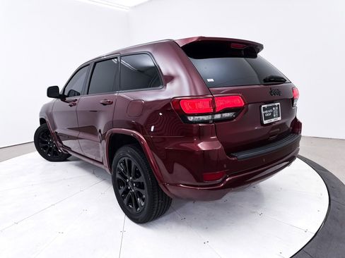 Used 2018 Jeep Grand Cherokee Altitude image 2