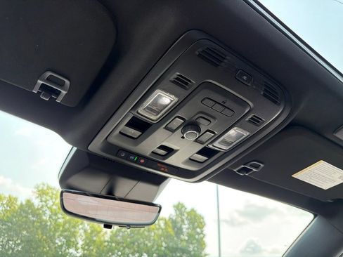 Used 2022 Cadillac Escalade ESV Sport AWD/4WD image 14
