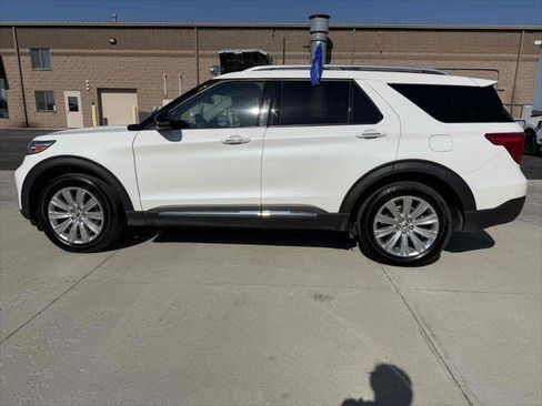 Certified 2022 Ford Explorer Limited w/ Equipment Group 301A image 2