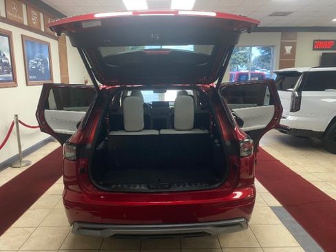 Used 2025 Mitsubishi Outlander SE FWD image 13