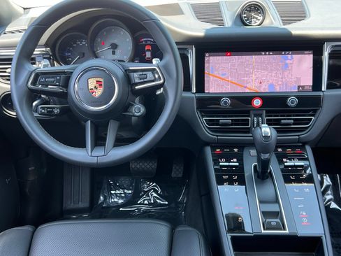 Certified 2025 Porsche Macan S AWD/4WD image 15