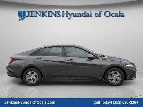 New 2026 Hyundai Elantra SE image 2