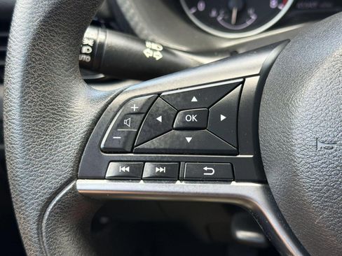 Used 2025 Nissan Sentra SV FWD image 17
