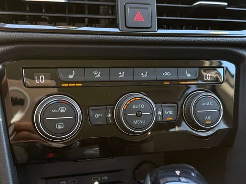 Used 2024 Volkswagen Taos SE image 11