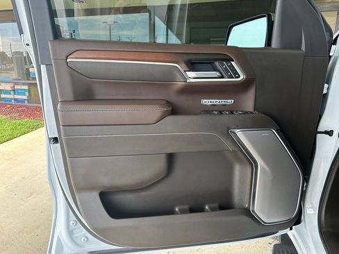Used 2026 GMC Sierra 1500 Denali w/ Technology Package RWD image 11