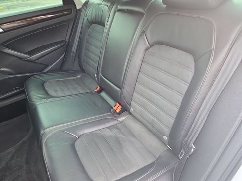 Used 2014 Volkswagen Passat TDI SEL Premium FWD image 20