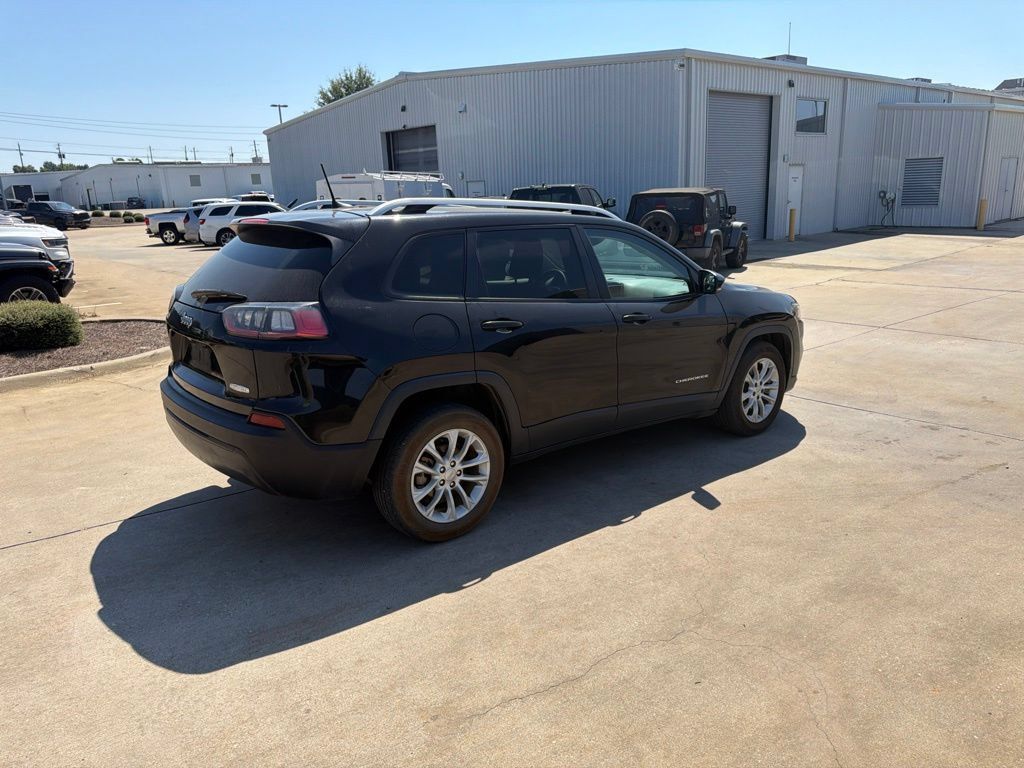 Used 2021 Jeep Cherokee Latitude FWD image 16