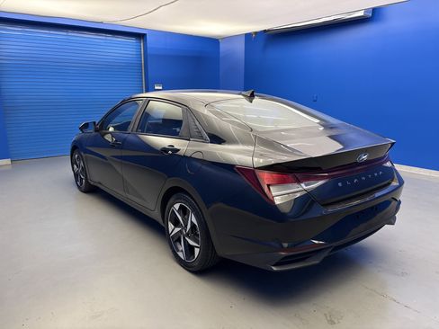 Used 2023 Hyundai Elantra SEL w/ Convenience Package FWD image 5