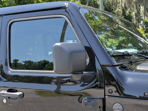 New 2026 Jeep Wrangler Unlimited Sahara AWD/4WD image 11