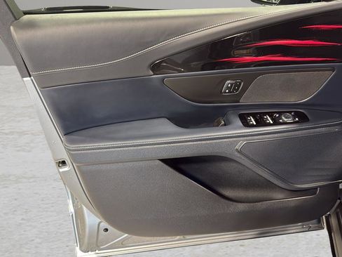 Used 2024 Lincoln Nautilus Reserve image 10