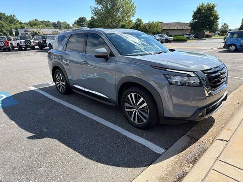 Used 2022 Nissan Pathfinder Platinum w/ Cargo Package AWD/4WD image 6