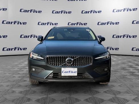 Used 2025 Volvo V60 B5 Cross Country Plus image 9